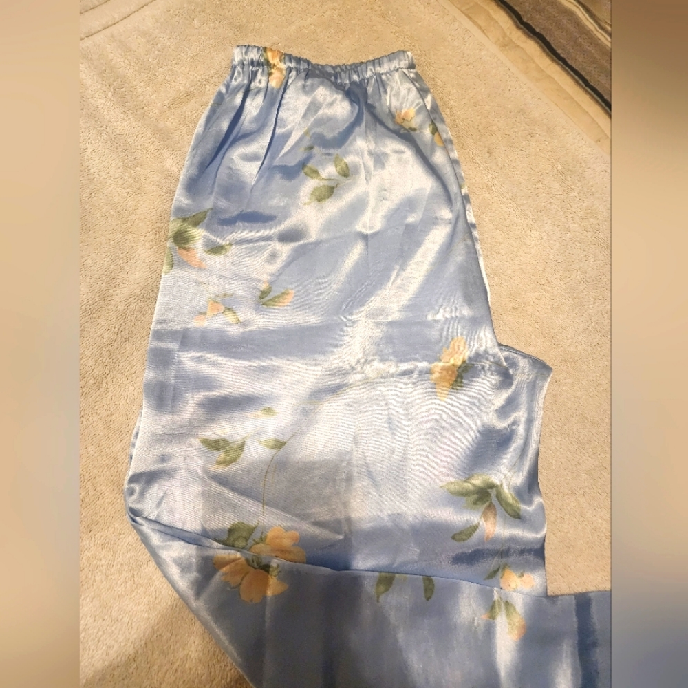 Jones New York Women's Two-Piece Pajamas - Picture 7 of 13